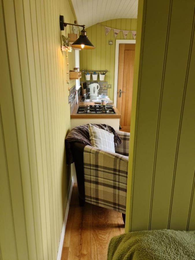 The Bay ,Luxury Shepherds Hut, Dundonnell Екстериор снимка