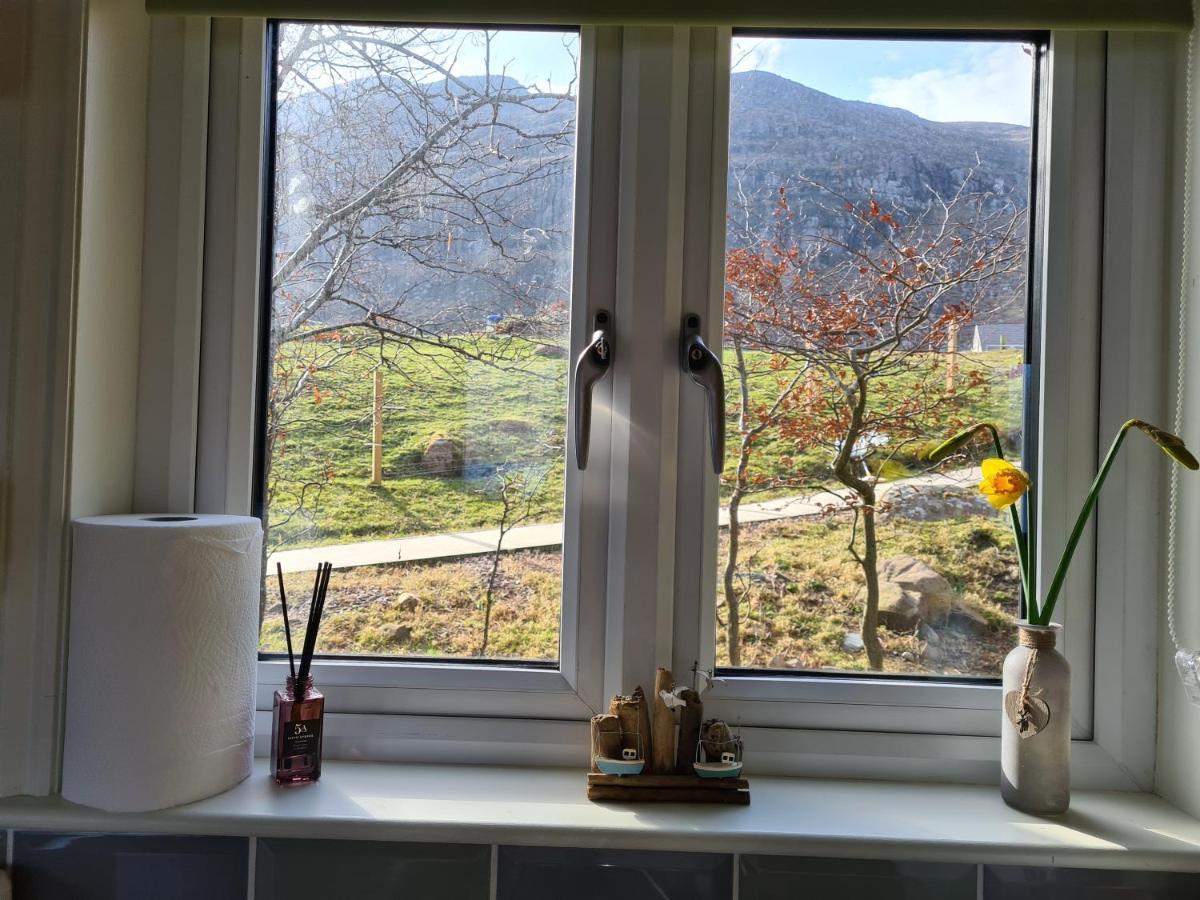The Bay ,Luxury Shepherds Hut, Dundonnell Екстериор снимка