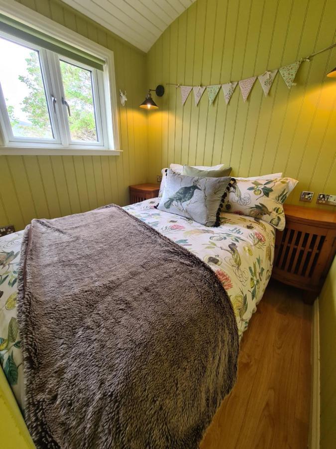 The Bay ,Luxury Shepherds Hut, Dundonnell Екстериор снимка